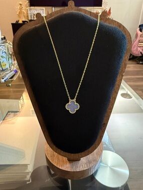 Gold Chain Necklace with Chalcedony MOP Clover Pendant